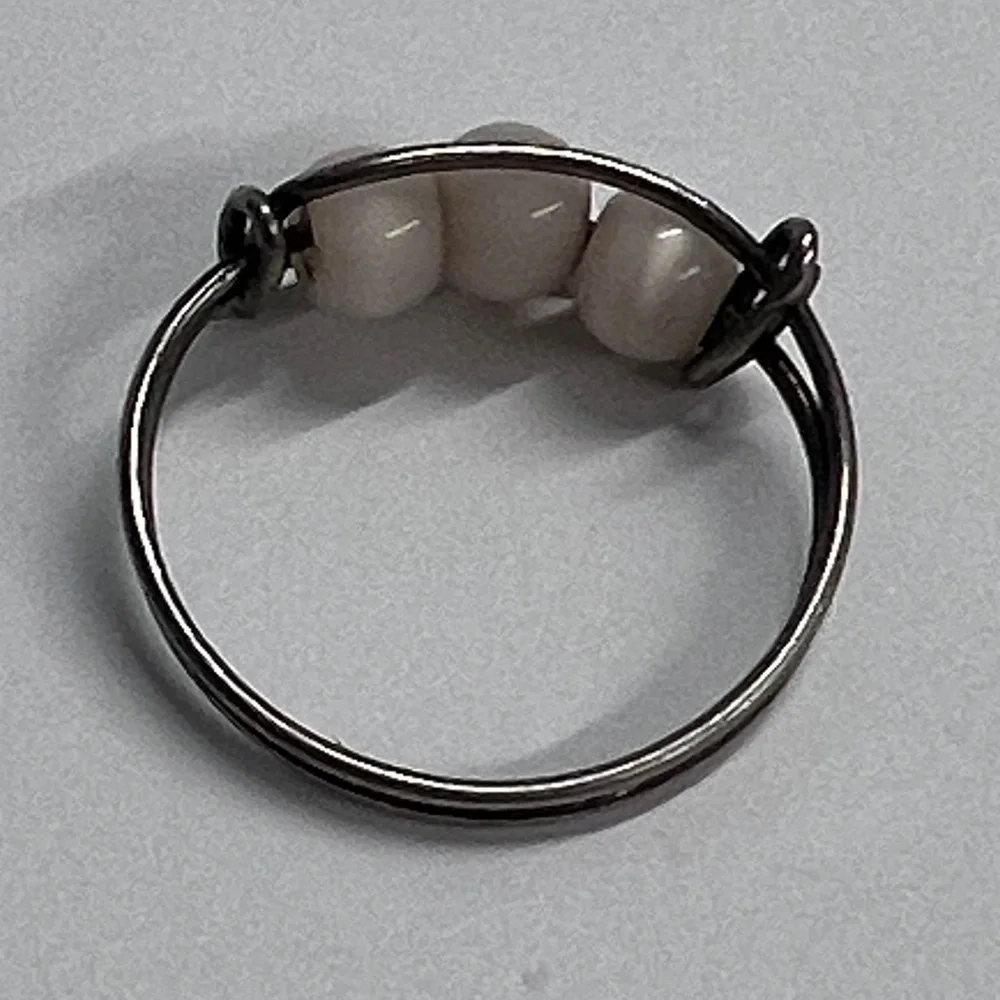 Silvertone Metal Pearlescent Beads Size 5 Ring